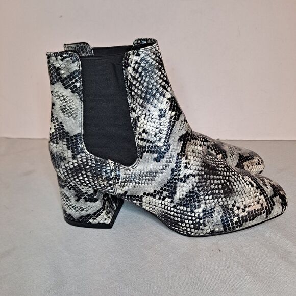Boohoo Snake Print Chelsea Boots Women's 6 Black White Faux Leather Square Toe - Picture 4 of 10
